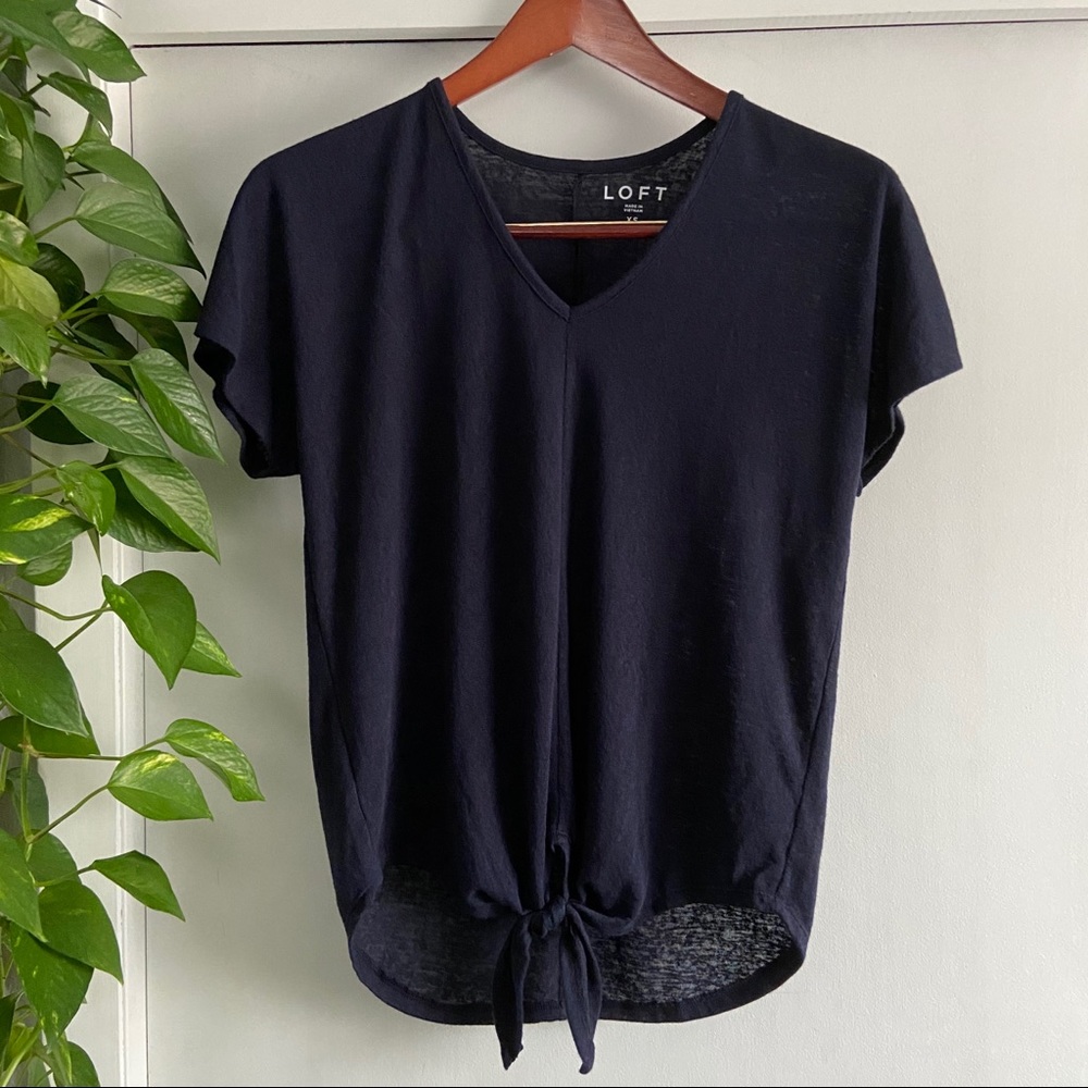 🌺 2/$8🌺 Loft navy blue v-neck tie waist knit top